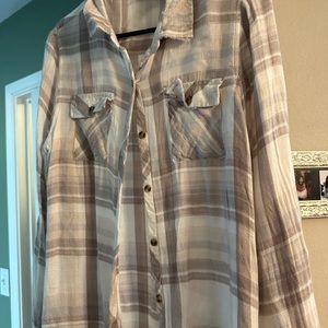 This lightweight top is perfect for spring rodeo nice breezy nights